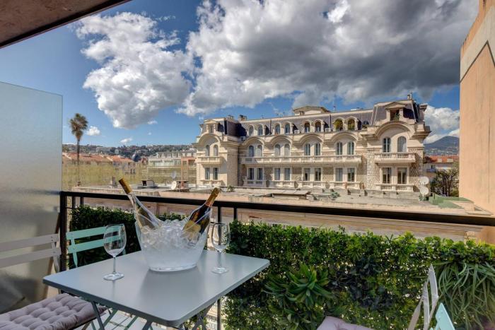 Friendly & designed apartment in the Golden square