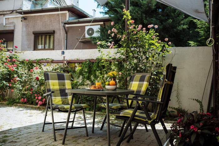 Lovely house and courtyard in city center
