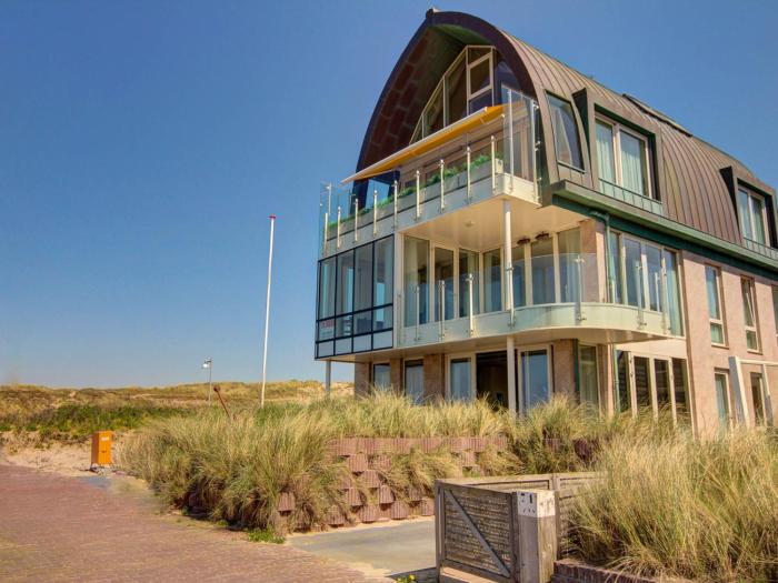Apartment De Zeeparel by Interhome