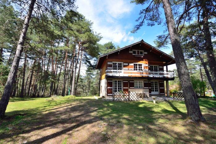 Large Riverside Chalet Near Gorges du Verdon