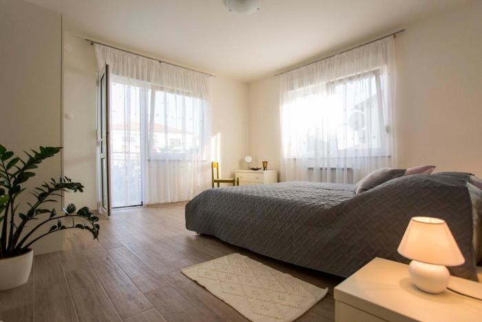 Apartment with terrace and parking