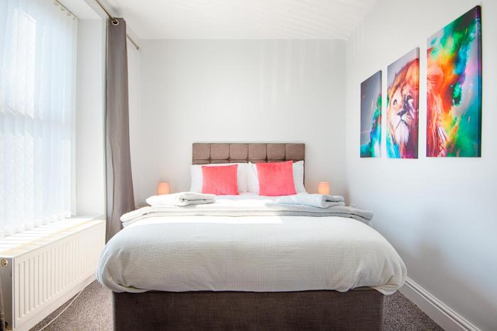 3 Bedrooms, Parking & Courtyard