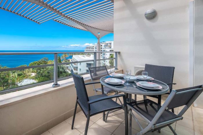 Oceanside Terrace Apartment by Holiday Rental Madeira