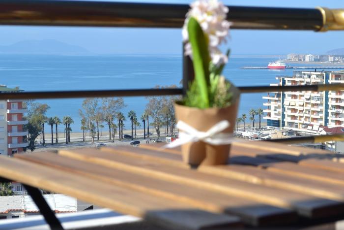 Seaview Penthouse 2 Bedrooms Apartment & Private garage