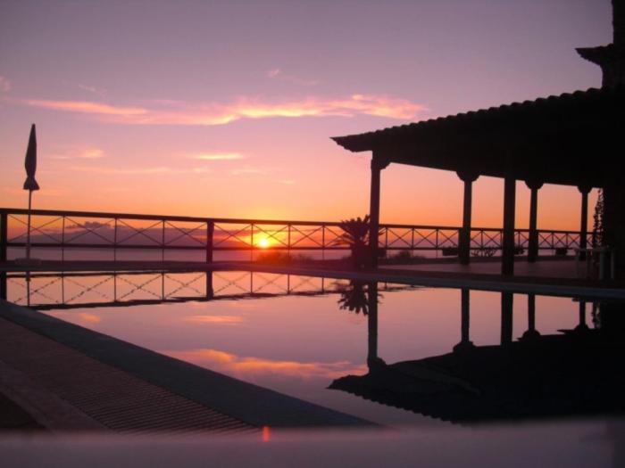 CERCADO DEL MEDIO, CHALET con PISCINA PRIVADA