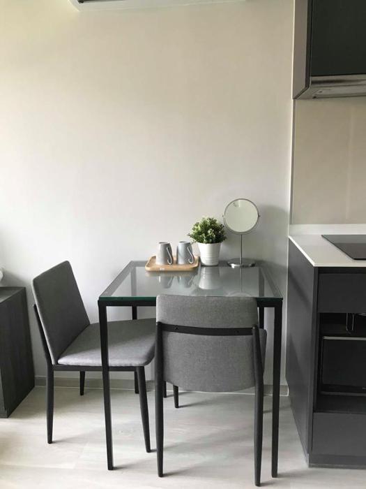 CBD AsokeNanaPloenchit +2 mins to Terminal 21