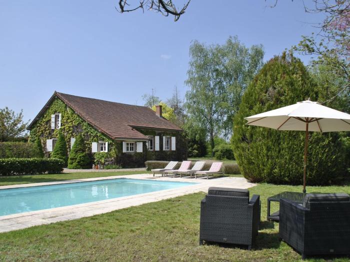 Mansion in Charrin by Loire with Pool