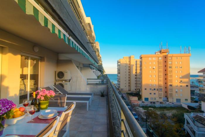 River Playa beachfront apartment, large terrace