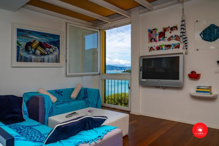 La Casa dagli Occhi Blu