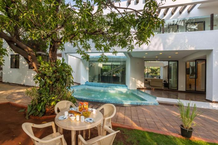 SaffronStays Vedanta - 5BR luxury villa with plunge pool, game zone, lawn & Tungarli Lake nearby