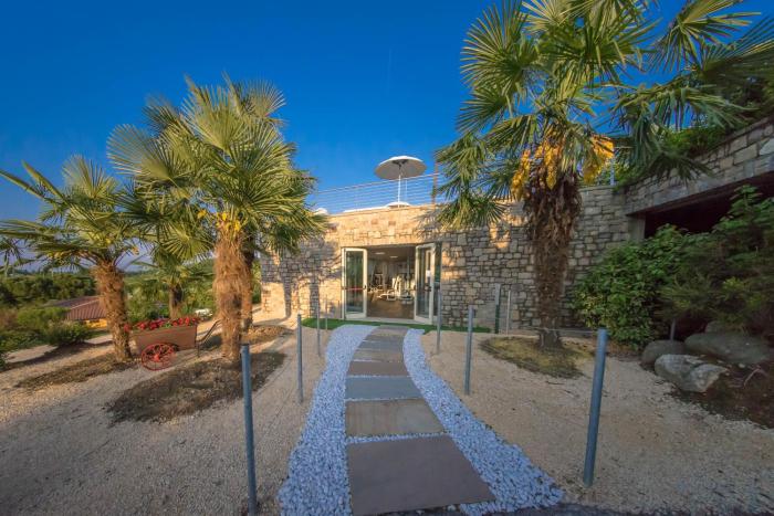 Garda Hill Boutique Apartments with Panoramic Pools e Agriturismo