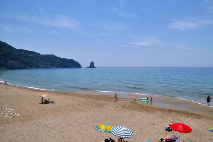 Holiday Studio Apartments Yannis on Agios Gordios beach in Corfu