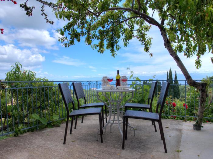 Guesthouse Agia Triada