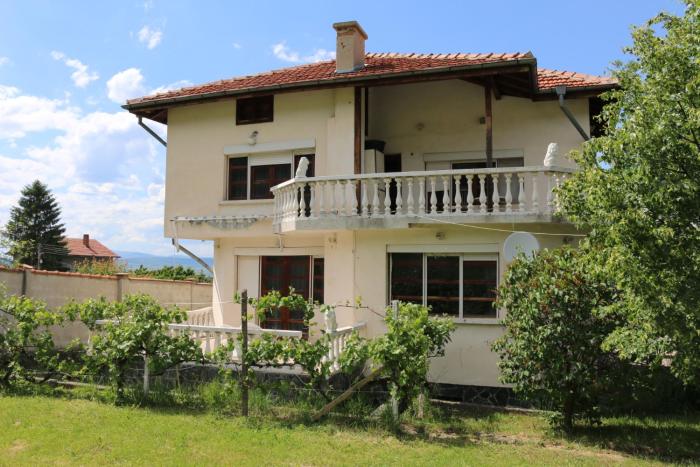 Nikolas house