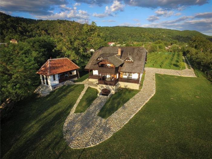 Satul Banului Guesthouse