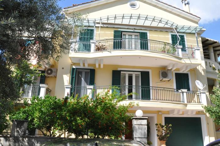 Jennifers Apartments