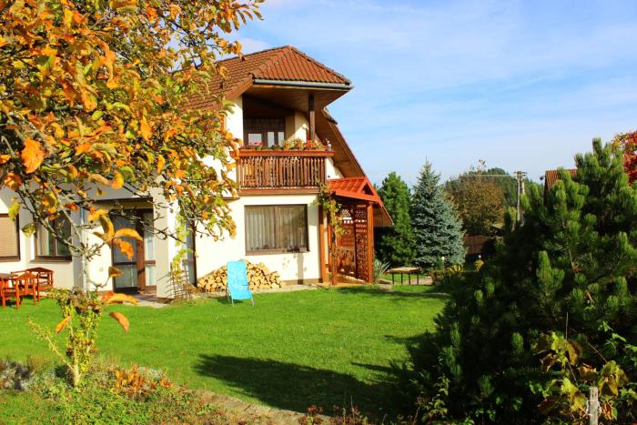 Clara Valis - Village House