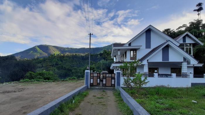 White Petals -3 BHK Homestay Munnar - Available For Indian Nationals Only