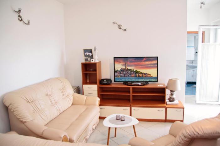 Apartment Matika, terrace apartment 10 minutes walk from center