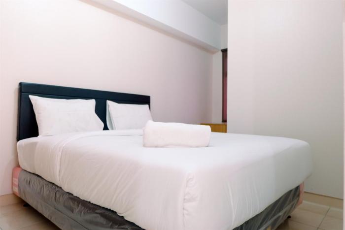 ice and Modern 2BR Springlake Summarecon Bekasi Apartment By Travelio