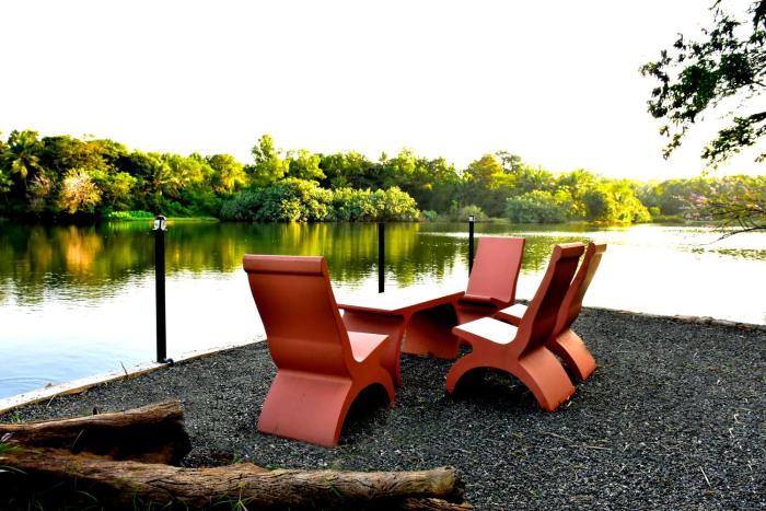 Pelican Lake safari resort