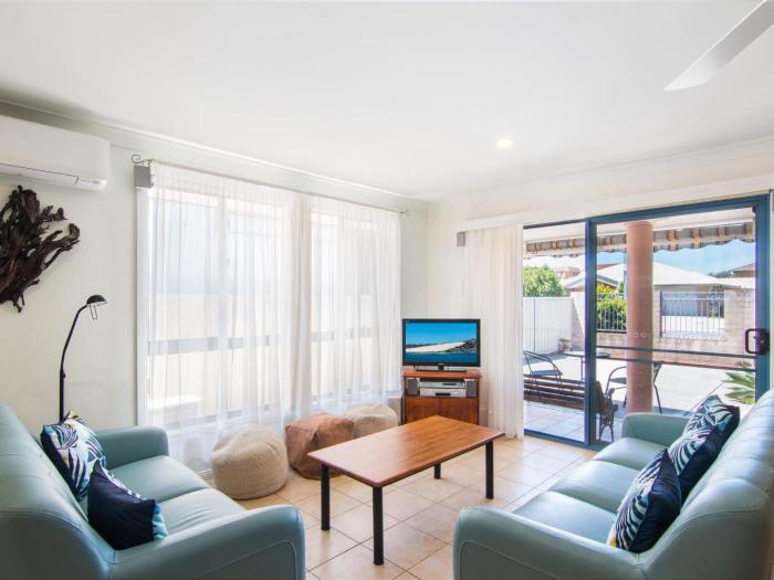 1 54 Parkes Street