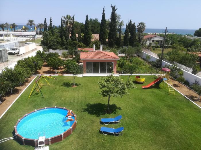 Marathon Beachside Villa 100m from the beach