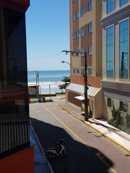 Ap rua 255 Meia Praia Itapema 10 metros Mar