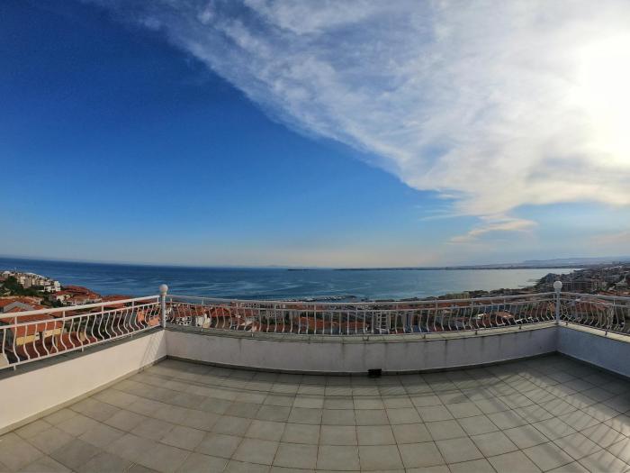 Apartment in St Vlas with terrace