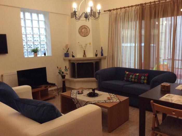 Mary-Anns Deluxe Apartment , 5km from PEREA