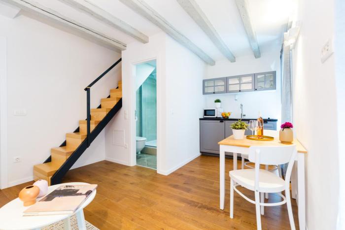 Cozy Montalbano Studios by Irundo