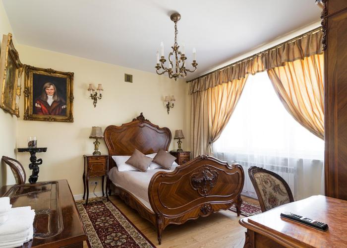 At the Fountain Apartment by BookingHost