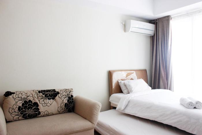 Comfortable Studio at Beverly Dago Apartment near ITB By Travelio