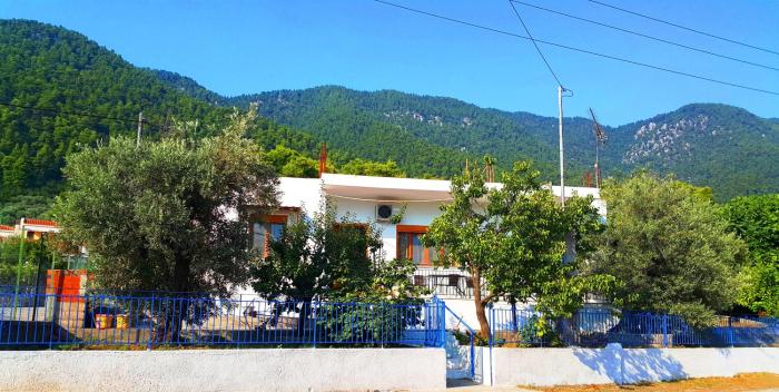 Johnies Villa