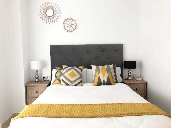 Ancha del Carmen AVE Centro Málaga madmar lujo New Zambrano