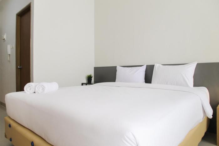 Comfy Studio Room The Oasis Cikarang Apartment By Travelio