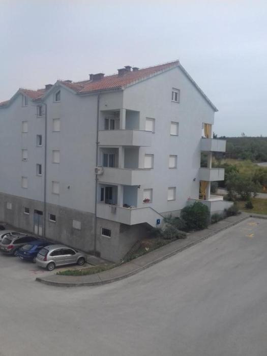 Apartments with a parking space Posedarje Novigrad 17748