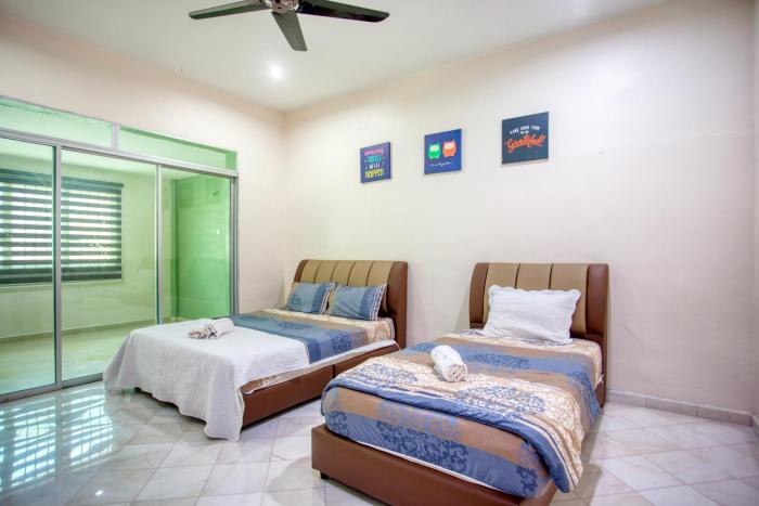 Gunung View Homestay 10 to 12 pax near Sunway Tambun