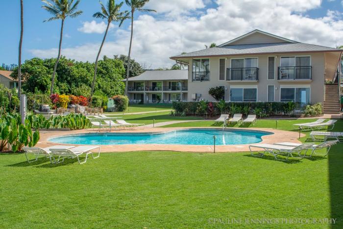 Nāpili Surf Beach Resort by Castle