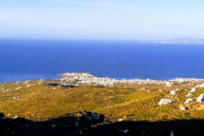 Aegean Breeze in DYO CHORIA TINOS