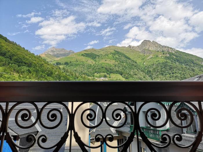 Duplex spacieux avec vue montagne au cœur de Cauterets, 6 à 8 pers, 3 chambres, 2 SDB