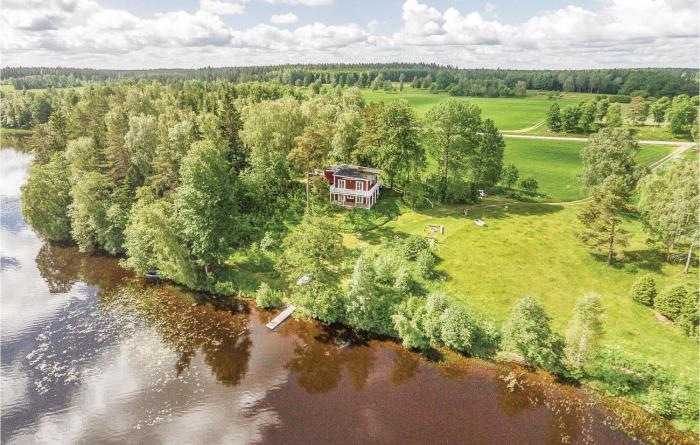 Three-Bedroom Holiday Home In Bodafors