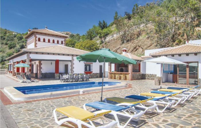 Beautiful home in Sayalonga with 5 Bedrooms WiFi and Outdoor swimming pool