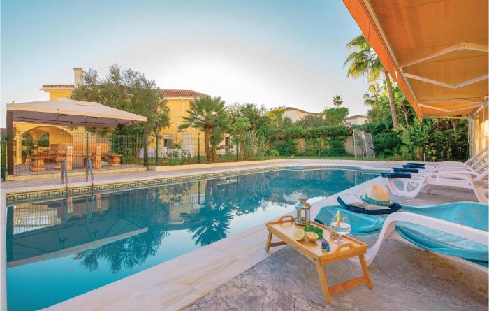 Gorgeous Home In Benalmádena With Wifi