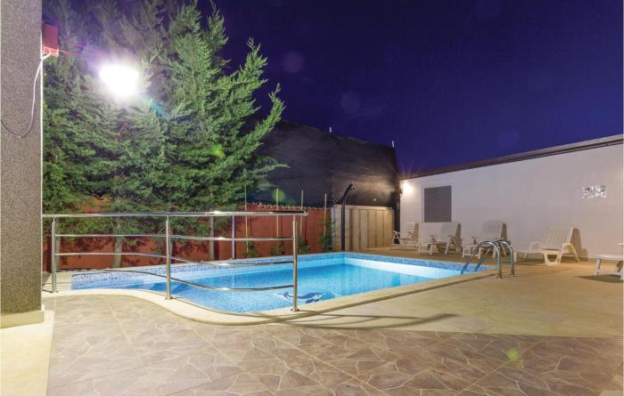 Awesome Apartment In Fazana With 1 Bedrooms, Wifi And Outdoor Swimming Pool