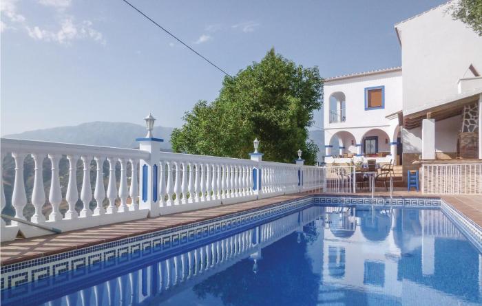 Stunning Home In Sayalonga With Wifi