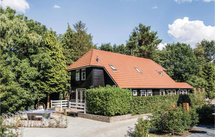 8 Bedroom Lovely Home In Bruchterveld