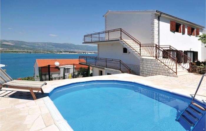 Awesome Home In Mastrinka With 4 Bedrooms, Wifi And Outdoor Swimming Pool