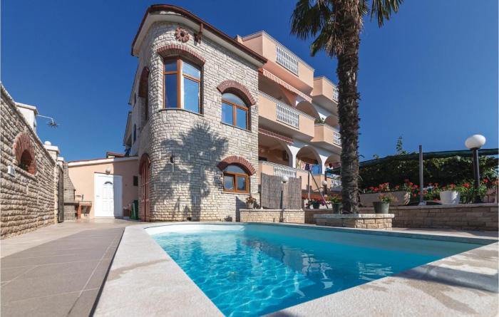 2 Bedroom Amazing Apartment In Pula