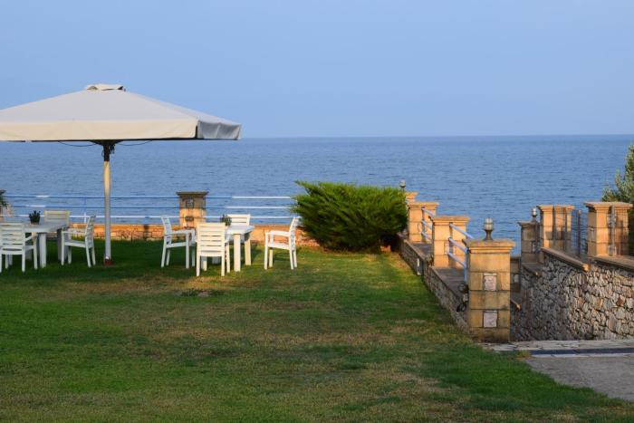 Alexandros Apartments , Beachfront Retreat near Petalidi with Private Sunbeds & Sea View